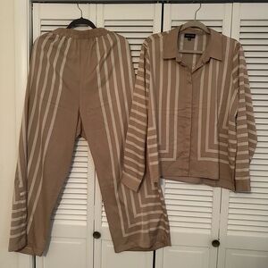 Lightweight 2 piece set. Never worn, size L